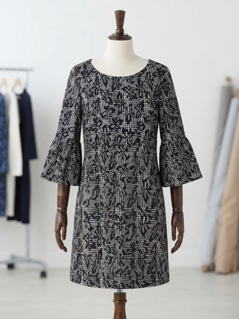 Nina Leonard Black and White Abstract Bell-Sleeve Shift Dress